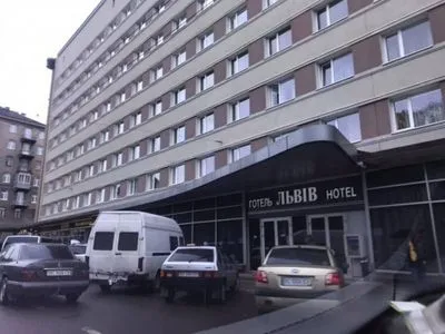 Во Львове заминировали четыре гостиницы и школу