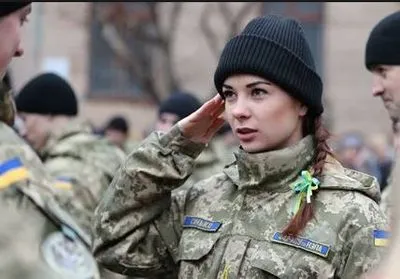 Правительство разрешило набирать девушек в военные лицеи