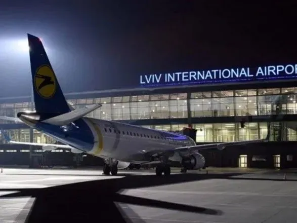 v-aeroporti-lviv-cherez-negodu-zatrimali-reysi