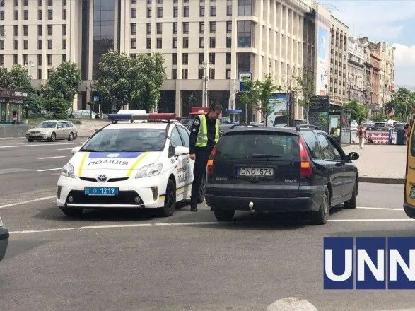 Поліція зупиняє "євробляхи" дорогою до урядового кварталу
