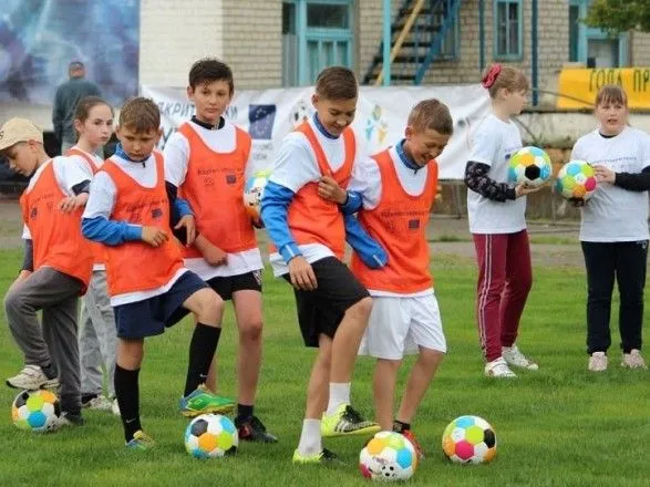 До проекту ФФУ "Відкриті уроки футболу" долучилися ще сім громад