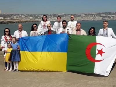 Алжир, Стамбул и Германия присоединились к празднованию Дня вышиванки