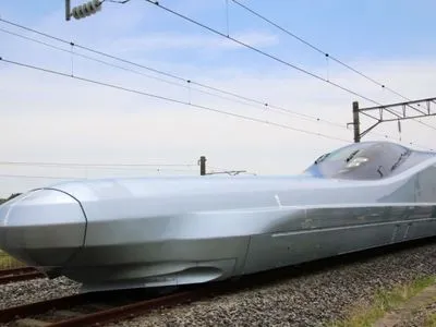 Японія провела польові випробування нового швидкісного потягу