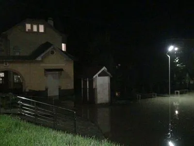 Цієї ночі внаслідок інтенсивних опадів у Івано-Франківські області підтоплено сотні будинків