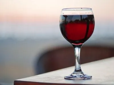 Відвідувачу ресторану в Манчестері помилково подали вино за 4,5 тис. фунтів