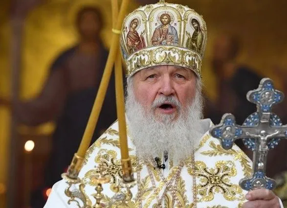 Резиденцію патріарха Кирила в Москві закидали шашками і повісили плакат “Вибачся за Єкб”