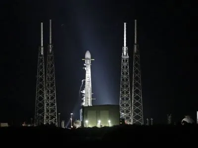 SpaceX снова перенесла запуск Falcon 9 с 60 спутниками