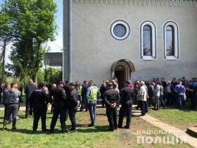 В Черновцах началась акция протеста сторонников УПЦ МП из-за оспариеваемого храма