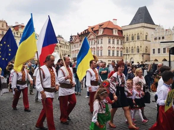 На параде вышиванок в Чехии призвали освободить украинских политзаключенных в РФ