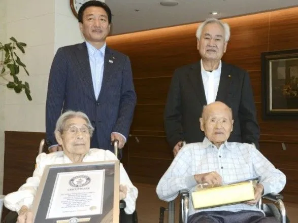 В Японии умер мужчина из самой старой супружеской пары в мире