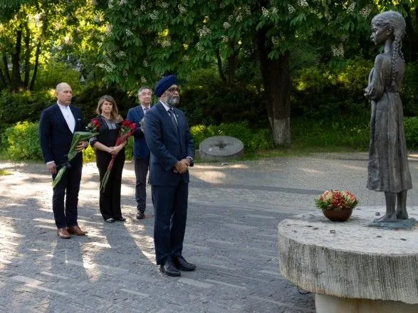 Міністр оборони Канади вшанував пам'ять про жертв Голодомору