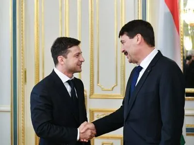 Зеленский обсудил с президентом Венгрии продолжение международного давления на РФ