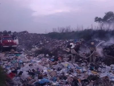 На Київщині горіло сміттєзвалище