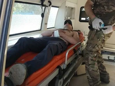 Пограничники спасли раненого беглеца из ОРДЛО