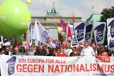 Тысячи демонстрантов выступили в городах Германии против национализма