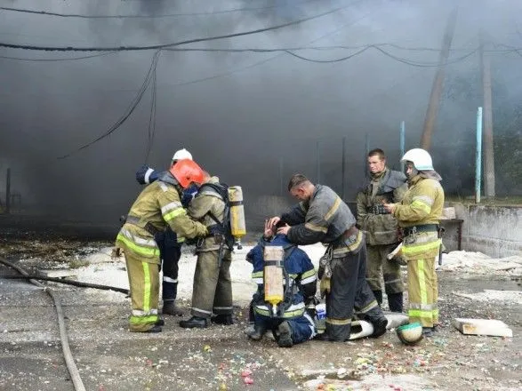 Спасатели ликвидировали пожар в производственно-складском здании на Днепропетровщине
