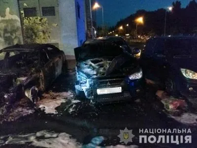 В Киеве расследуют возгорание пяти автомобилей