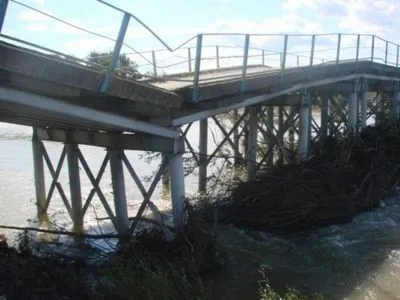 На Прикарпатье непогода повредила два моста