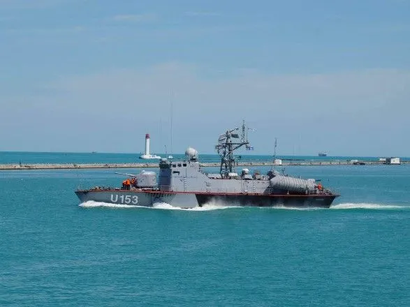 Неизвестный бросил дымовую шашку в арсенал ВМС Украины