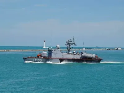 Неизвестный бросил дымовую шашку в арсенал ВМС Украины