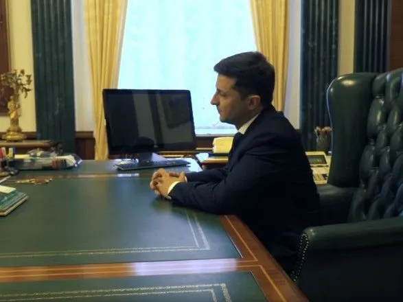 Зеленский пожаловался на неудобное президентское кресло