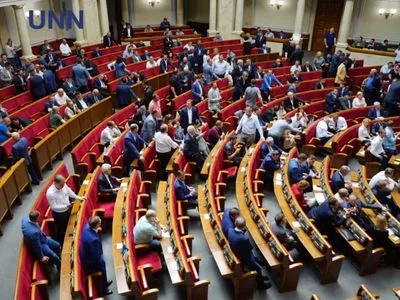 Как фракции голосовали по законопроекту Зеленского об изменениях в избирательное законодательство