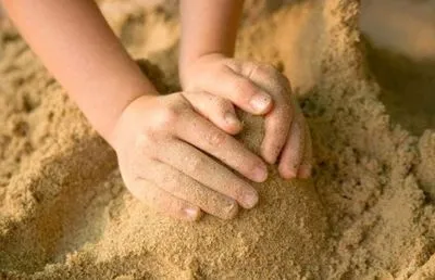 Школьник погиб под завалами песка