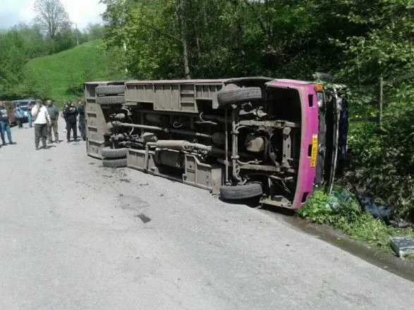 ДТП с рейсовым автобусом в Закарпатье: предварительная причина - отказ тормозов