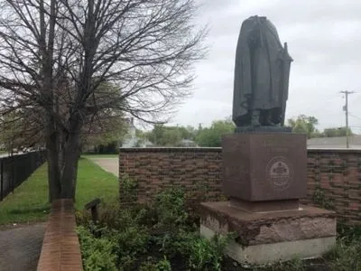 В Канаде снесли голову памятнику Владимиру Великому