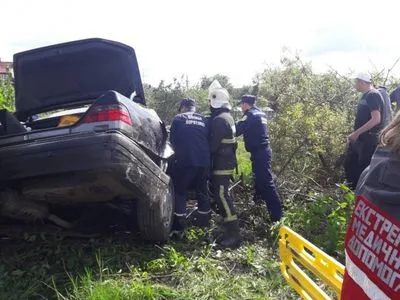 На Львівщині водій Mercedes загинув у ДТП, не впоравшись з керуванням