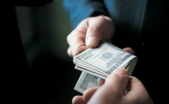На Дніпропетровщині затримали поліцейського за вимагання 20 тис. доларів хабара