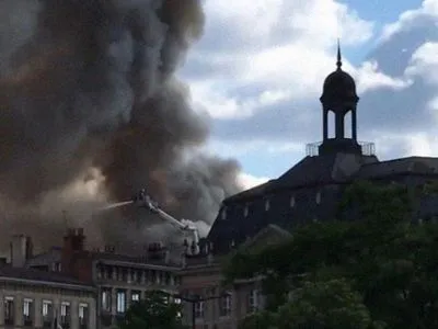 В центре Бордо загорелись несколько домов
