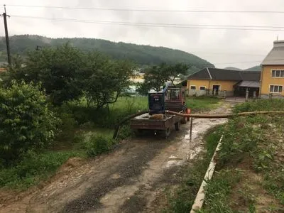 В Закарпатской области продолжается ликвидация последствий паводка, уровень воды спадает