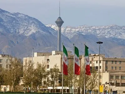Из-за того, что йогой занимались в "неправильной форме" - в Иране задержали 30 человек