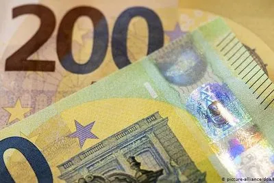 У країнах ЄС вводяться в обіг нові купюри в 100 і 200 євро