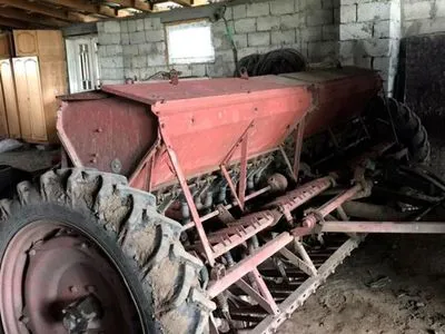 У Чернівецькій області у фермера вкрали сівалку за 50 тисяч гривень