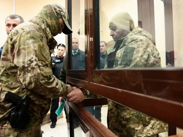 Суд в РФ оставил под стражей всех 24 военнопленных украинских моряков