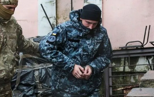 Четырех украинских моряков оставили под арестом в РФ