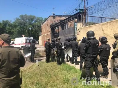 Полиция: бунт в одесской колонии начали по указанию "воров в законе"