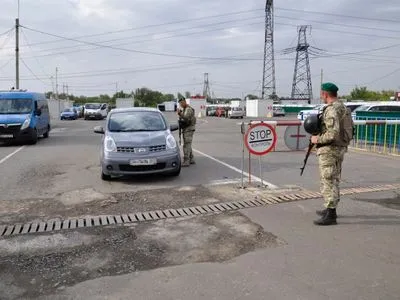 На Донбассе в очередях на КПВВ застряли почти 250 автомобилей