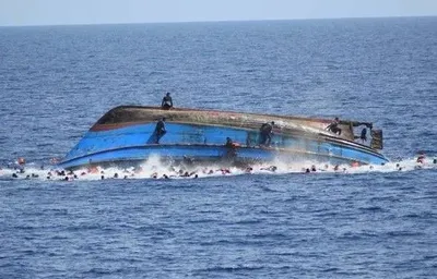 При перекиданні човна у Китаї загинуло 13 осіб