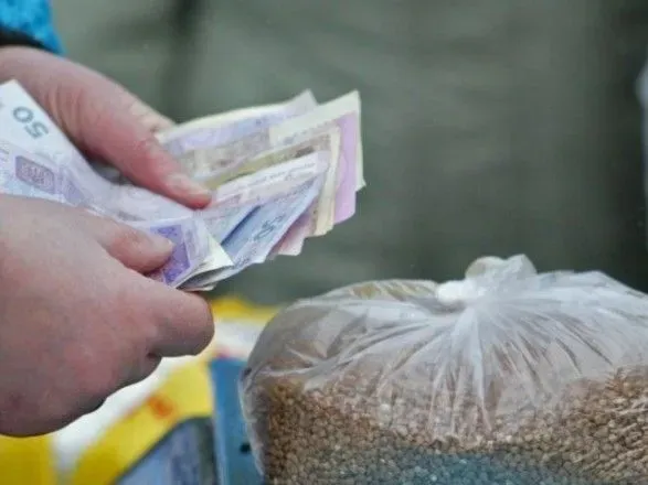 КИУ: нардепы уже начали раздавать сахар, лекарства и мячи