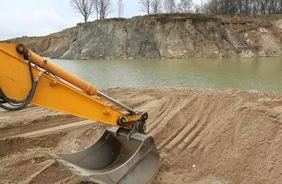 Бизнесмена заподозрили в продаже песка из Днепра на 12 млн грн