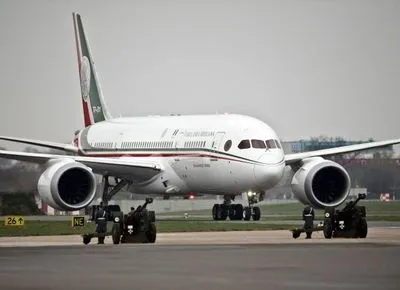 Літак з президентом Мексики на борту пішов на друге коло при посадці