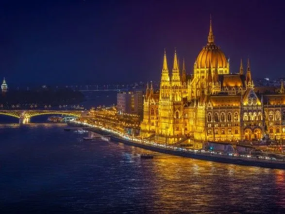 У Будапешті на Дунаї перекинувся прогулянковий катер, є жертви і зниклі безвісти
