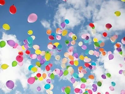 У Києві закликали відмовитися від повітряних кульок на випускних