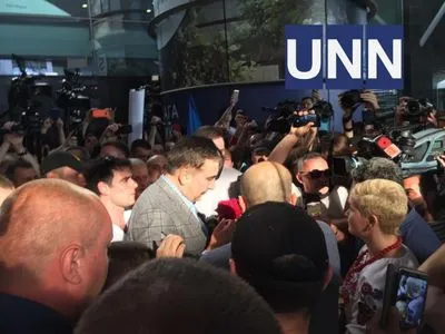 После прибытия Саакашвили в аэропорту произошла толкотня