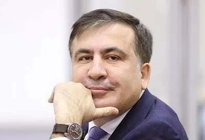 Иностранные журналисты и грузины ожидают прилета Саакашвили
