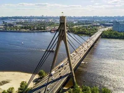 Зранку мости Києва паралізували затори