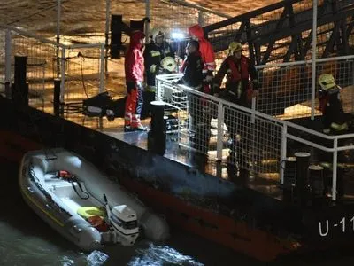 У Будапешті тривають пошуки 21 пасажира затонулого катера